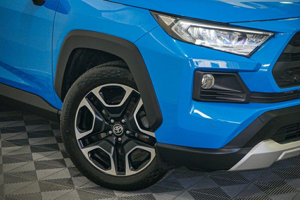Toyota Rav4 image 2