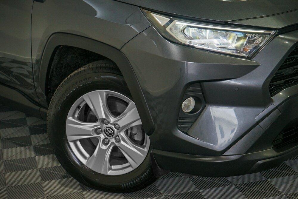 Toyota Rav4 image 2