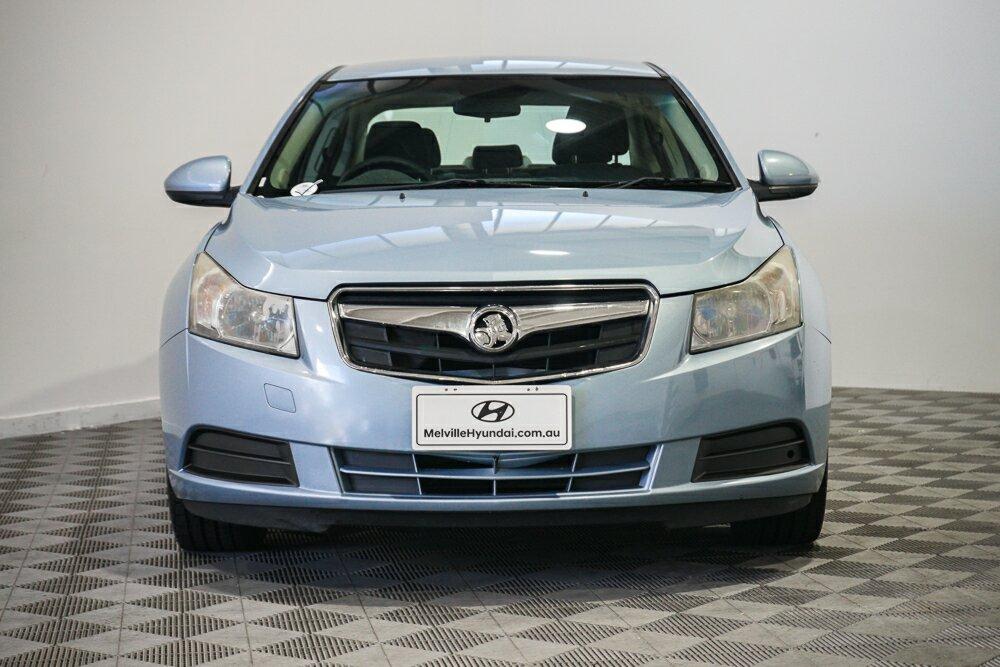 Holden Cruze image 2