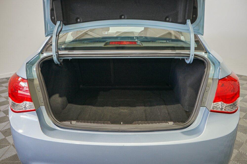 Holden Cruze image 4