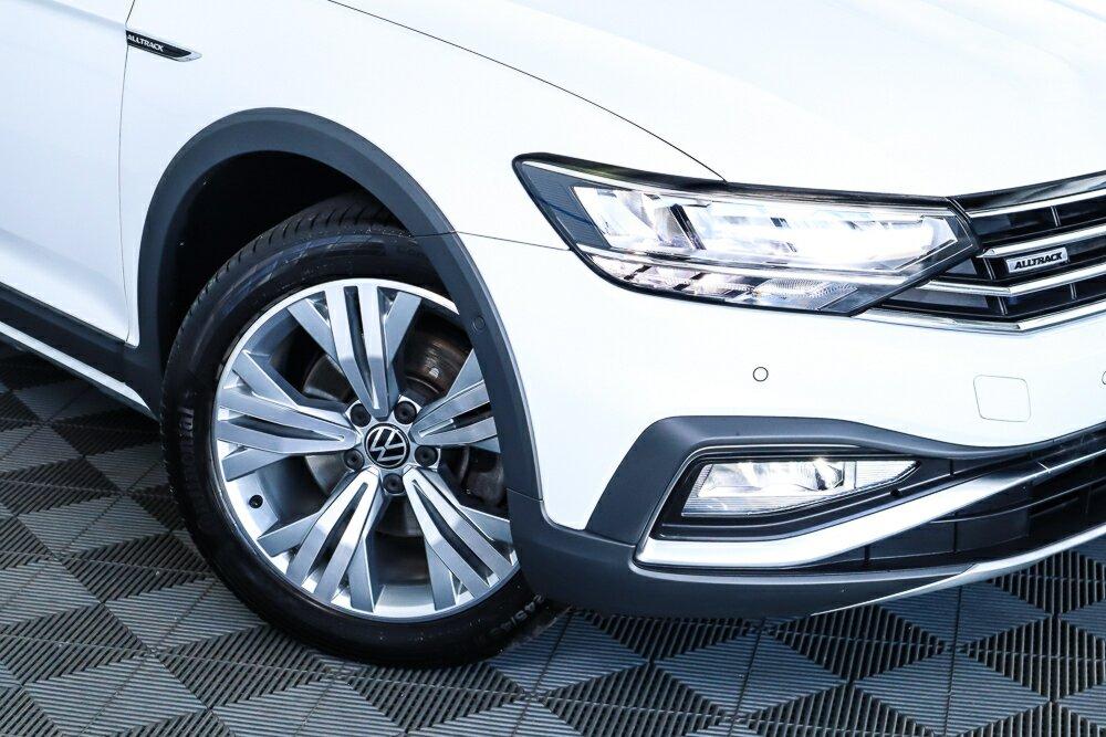 Volkswagen Passat image 2