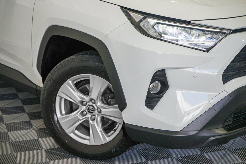 Toyota Rav4 image 2
