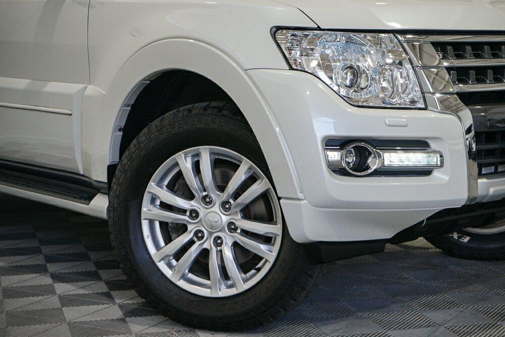 Mitsubishi Pajero image 2