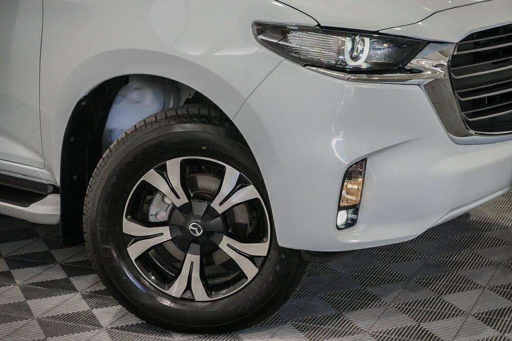 Mazda Bt-50 image 2