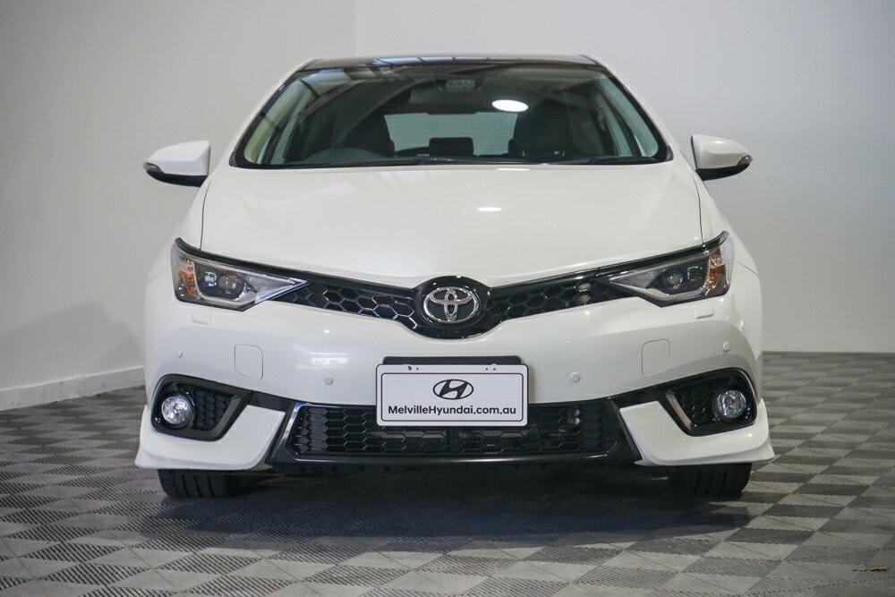Toyota Corolla image 2