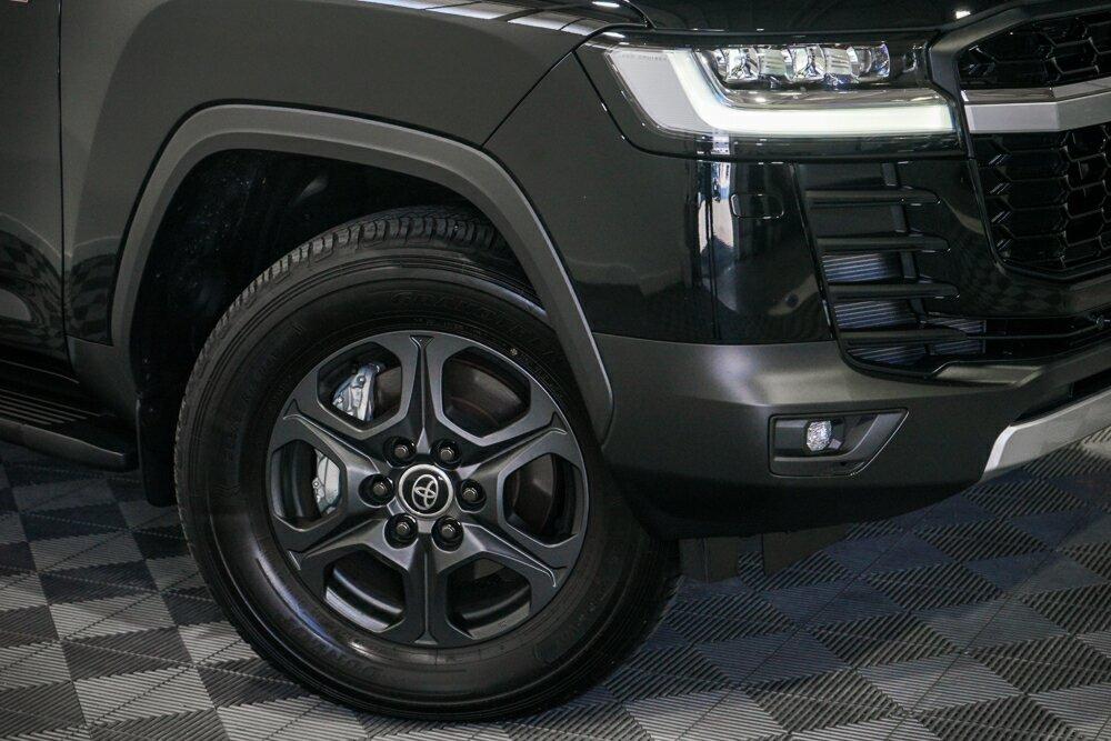 Toyota Landcruiser image 2