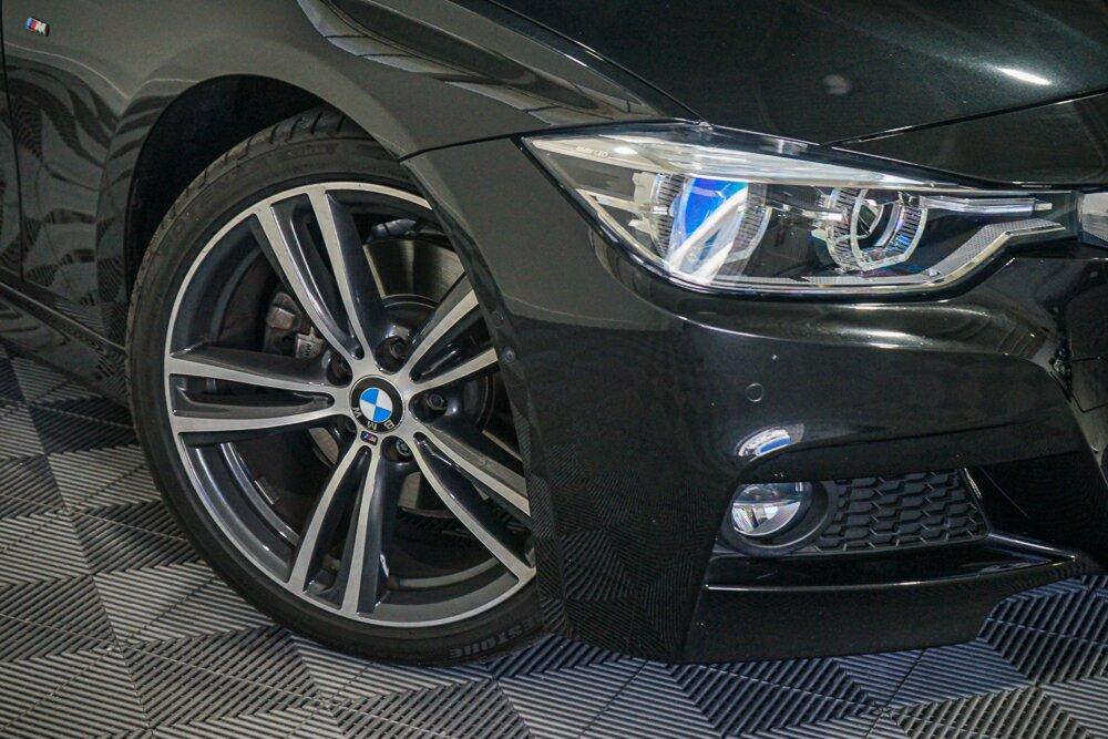 BMW 3 Series image 2