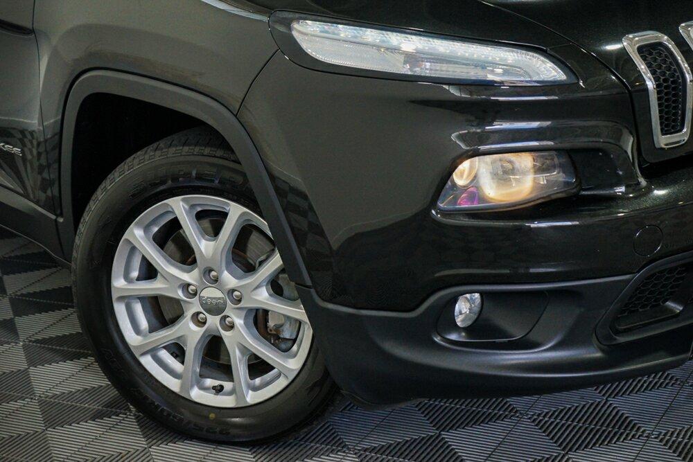 Jeep Cherokee image 2