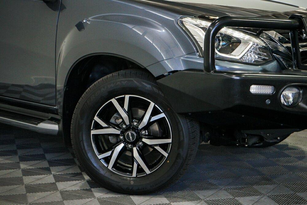 Isuzu Mu-x image 2