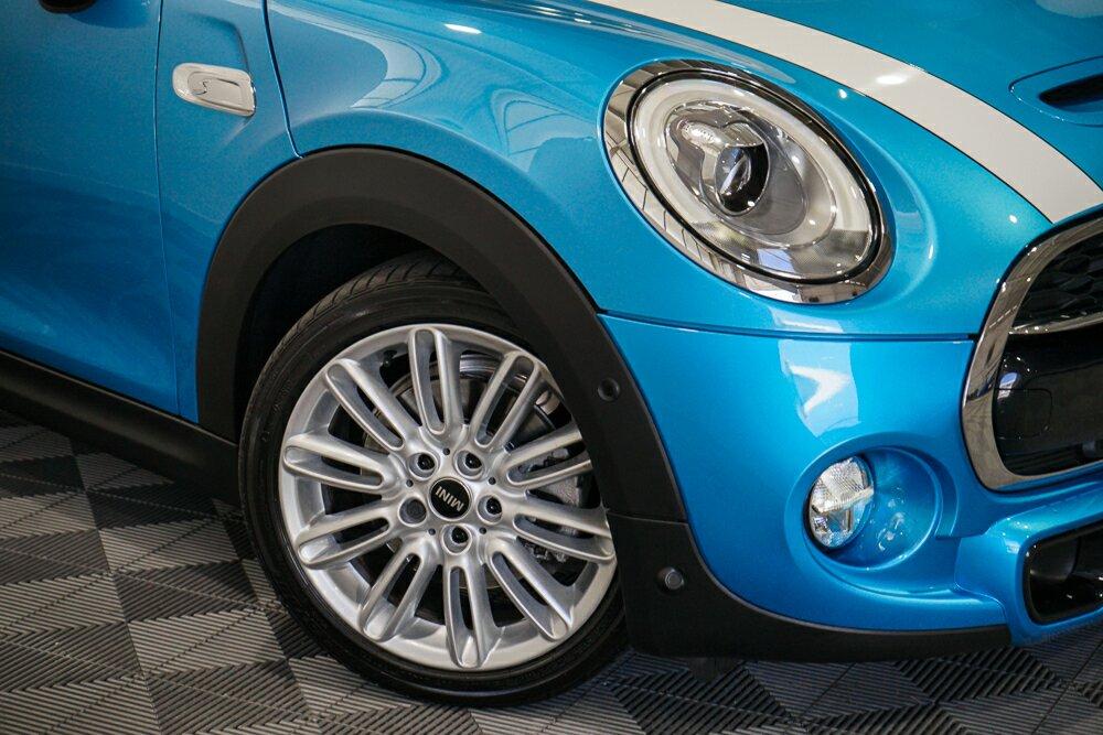 Mini Hatch image 2