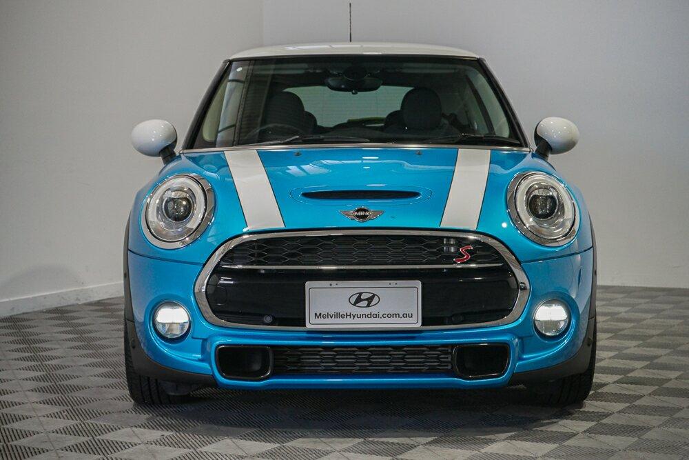 Mini Hatch image 3