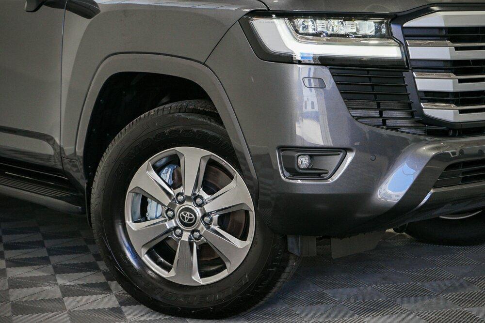 Toyota Landcruiser image 2