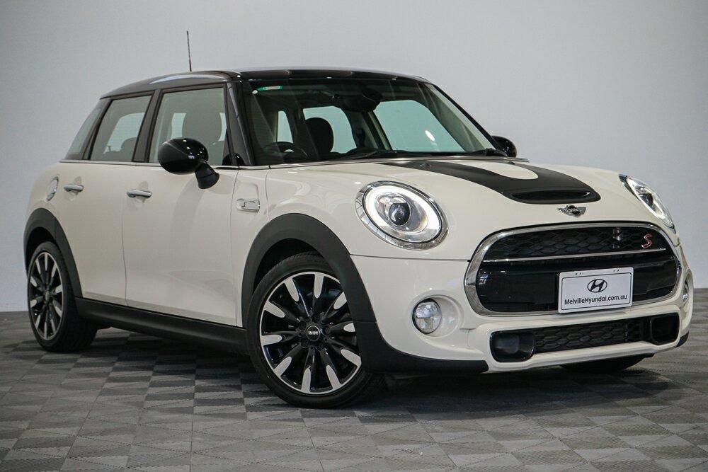 Mini Hatch image 1