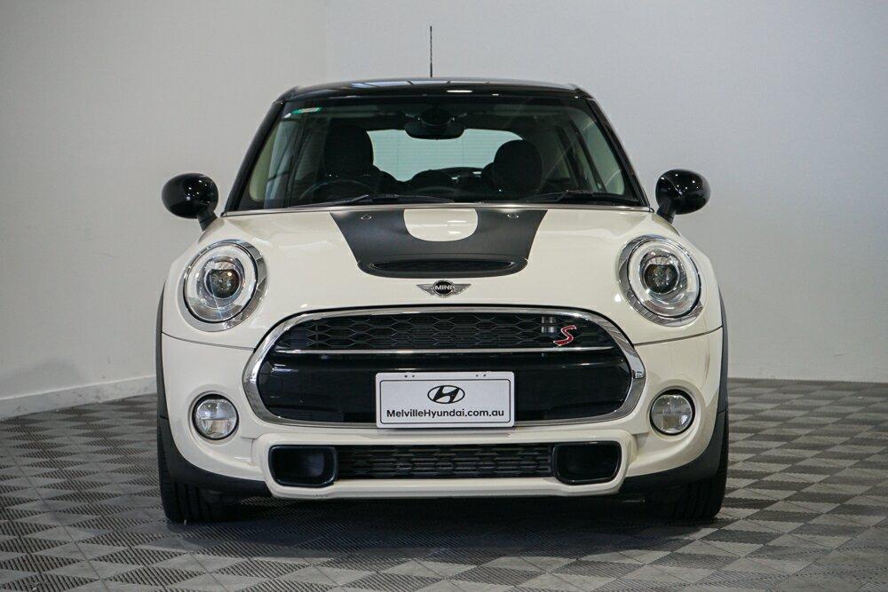 Mini Hatch image 2