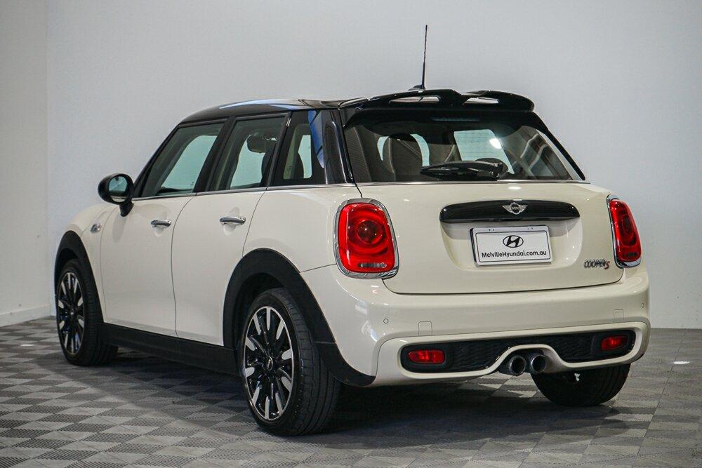 Mini Hatch image 4