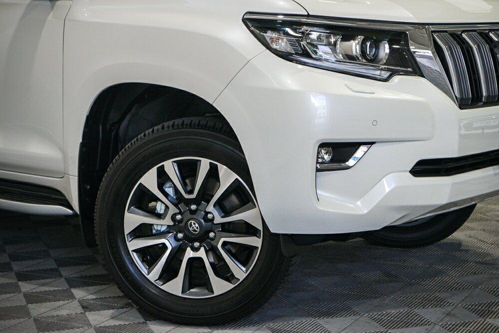 Toyota Landcruiser Prado image 2