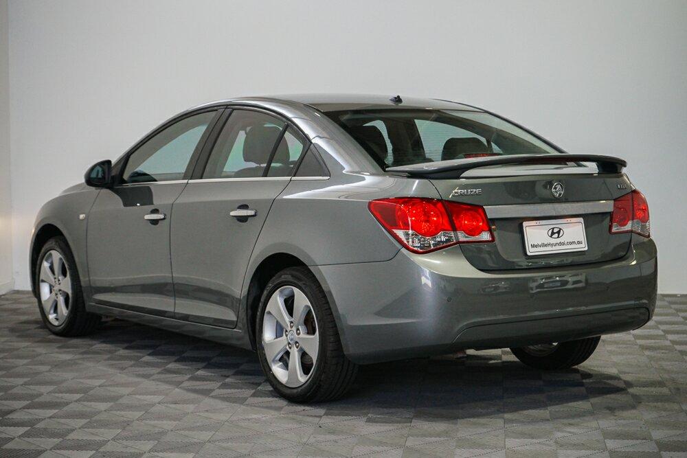 Holden Cruze image 4
