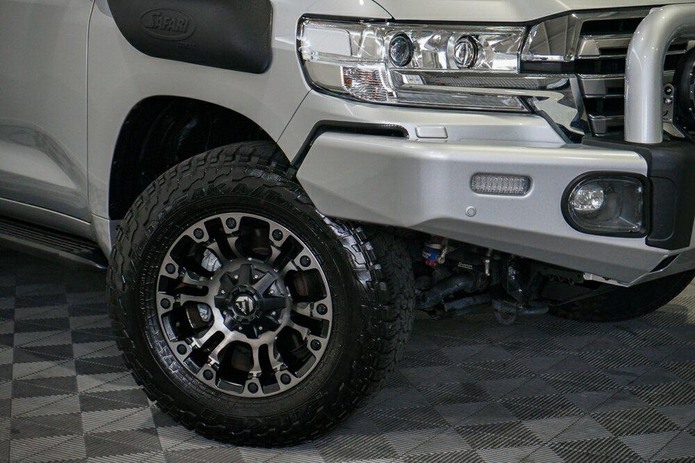 Toyota Landcruiser image 2