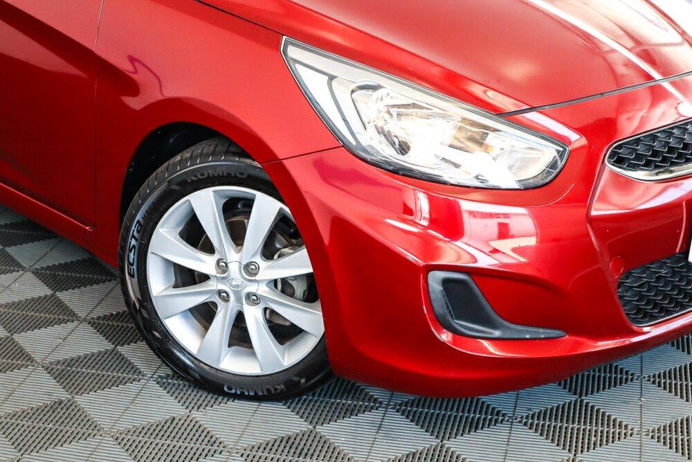 Hyundai Accent image 2