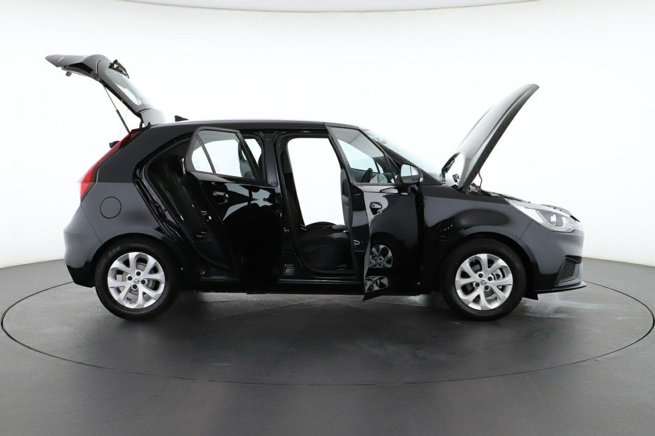 MG Mg3 image 2