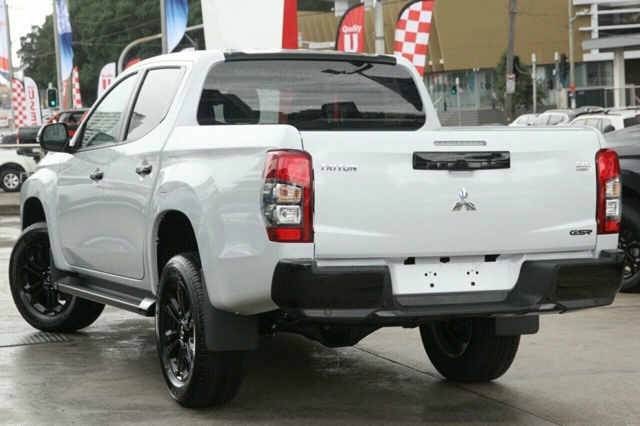 Mitsubishi Triton image 3