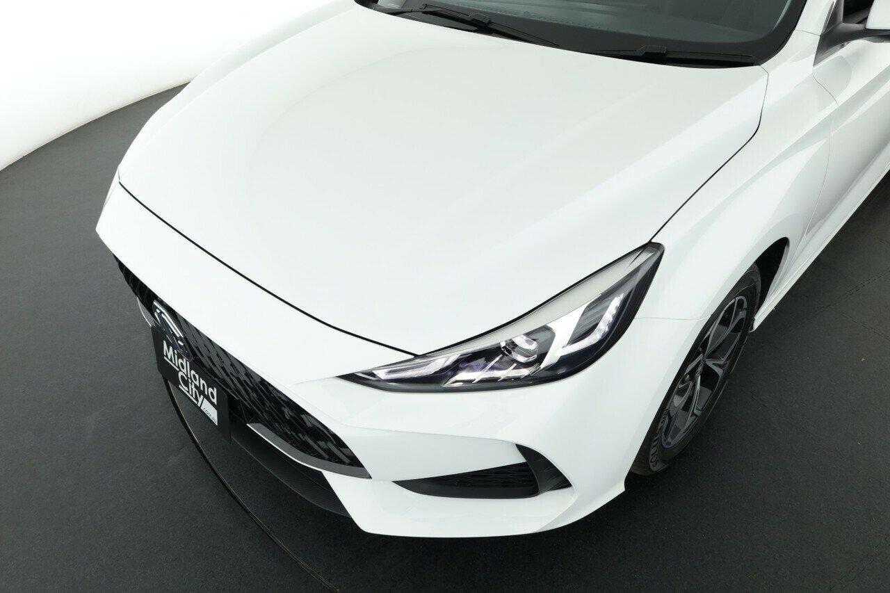 MG Mg5 image 2