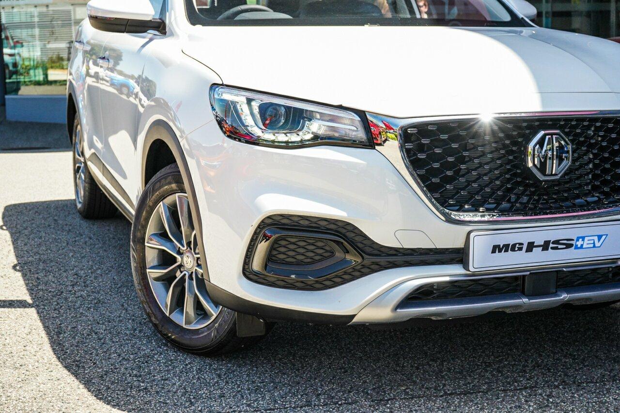 MG Hs Plus Ev image 2