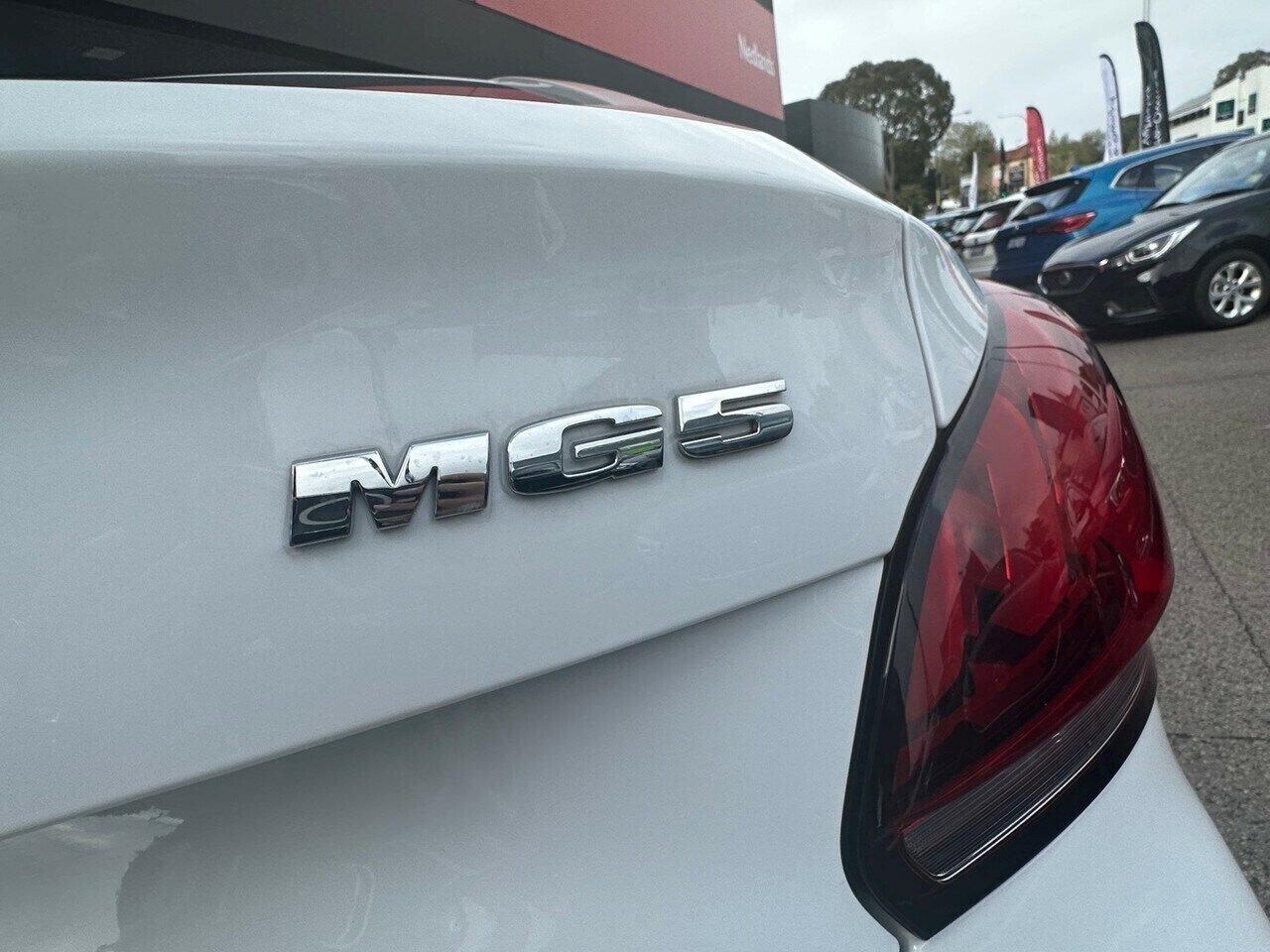 MG Mg5 image 2
