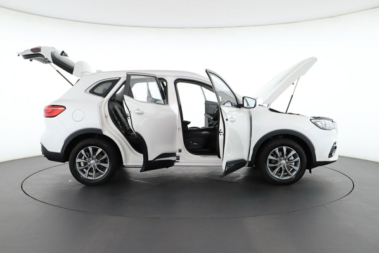MG Hs Plus Ev image 3