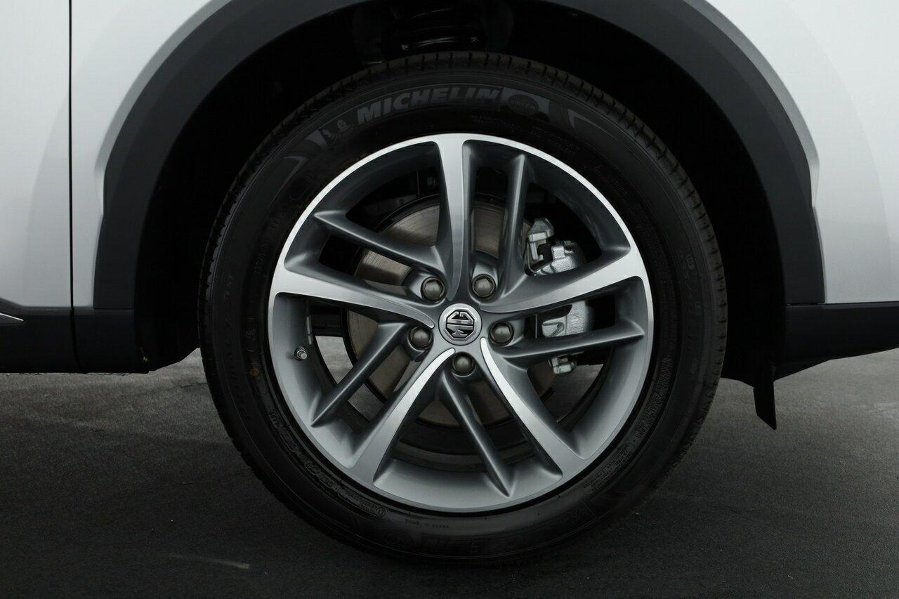 MG Hs Plus Ev image 4