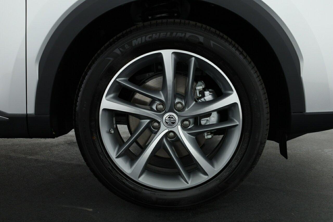 MG Hs Plus Ev image 4
