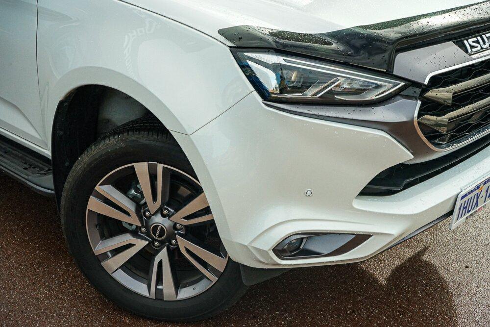 Isuzu Mu-x image 2