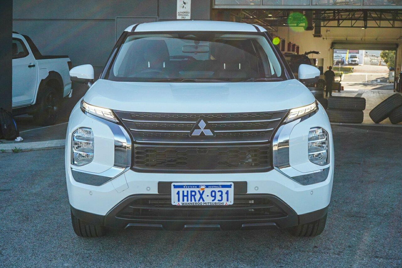 Mitsubishi Outlander image 2