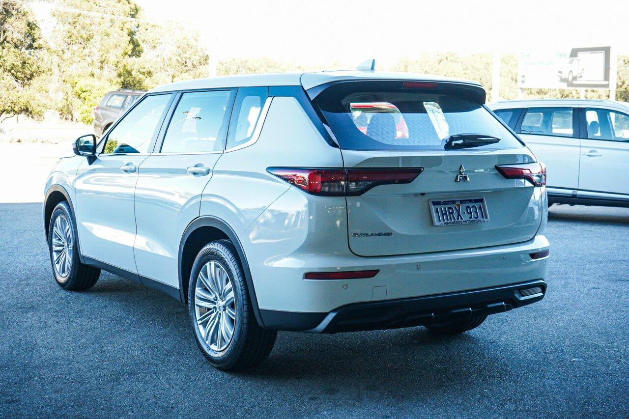 Mitsubishi Outlander image 4