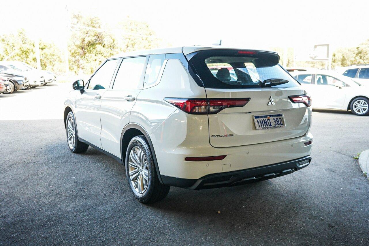 Mitsubishi Outlander image 3