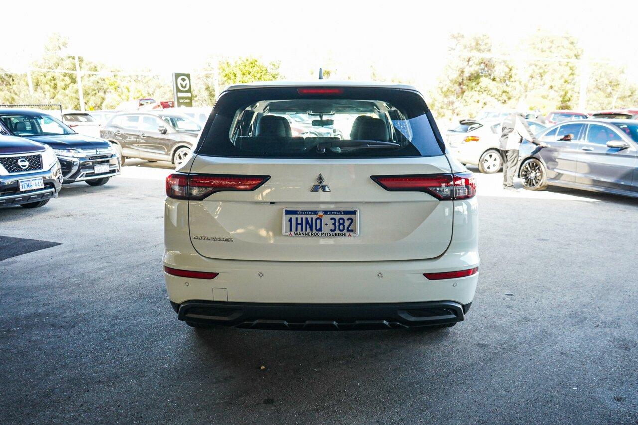 Mitsubishi Outlander image 4