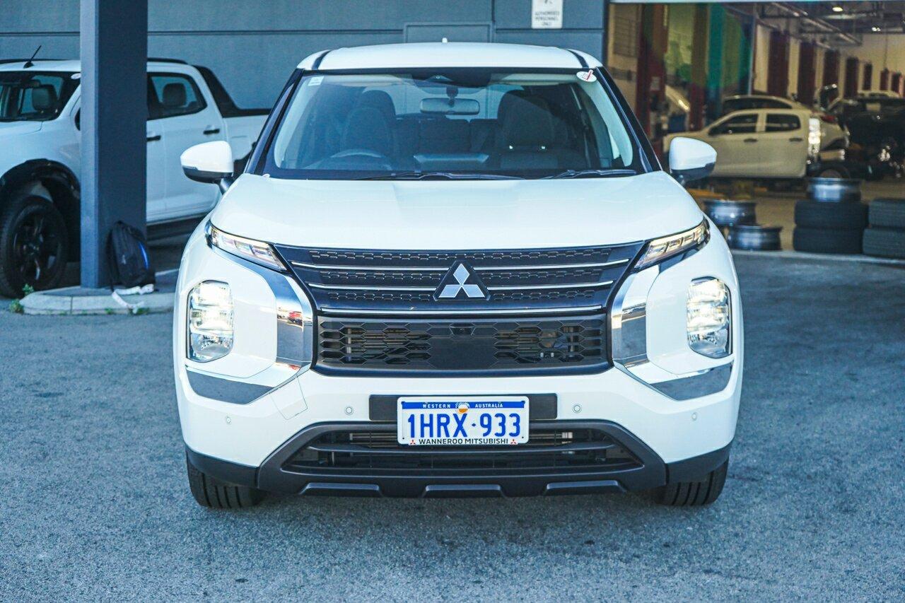Mitsubishi Outlander image 2