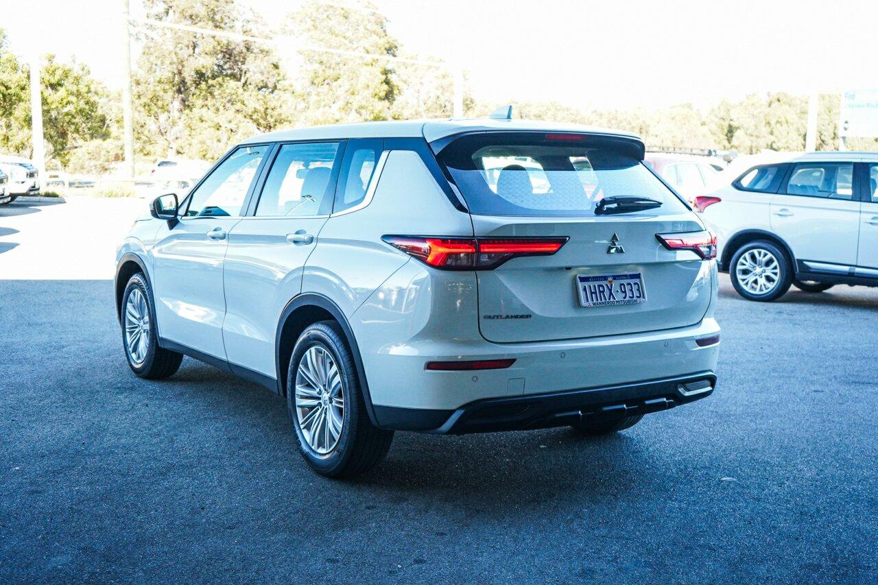Mitsubishi Outlander image 4
