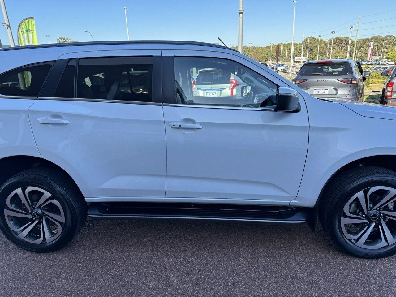 Isuzu Mu-x image 3