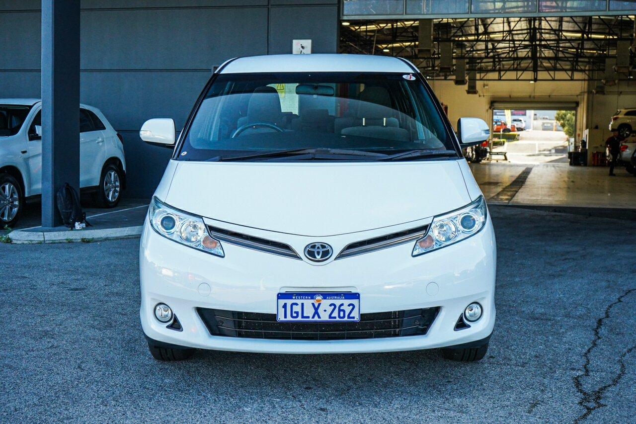 Toyota Tarago image 2
