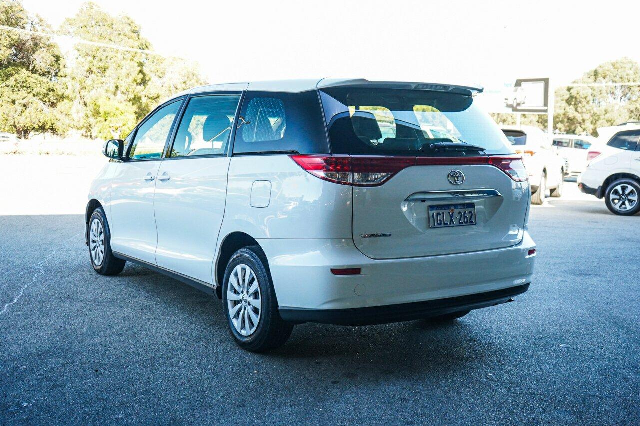 Toyota Tarago image 4