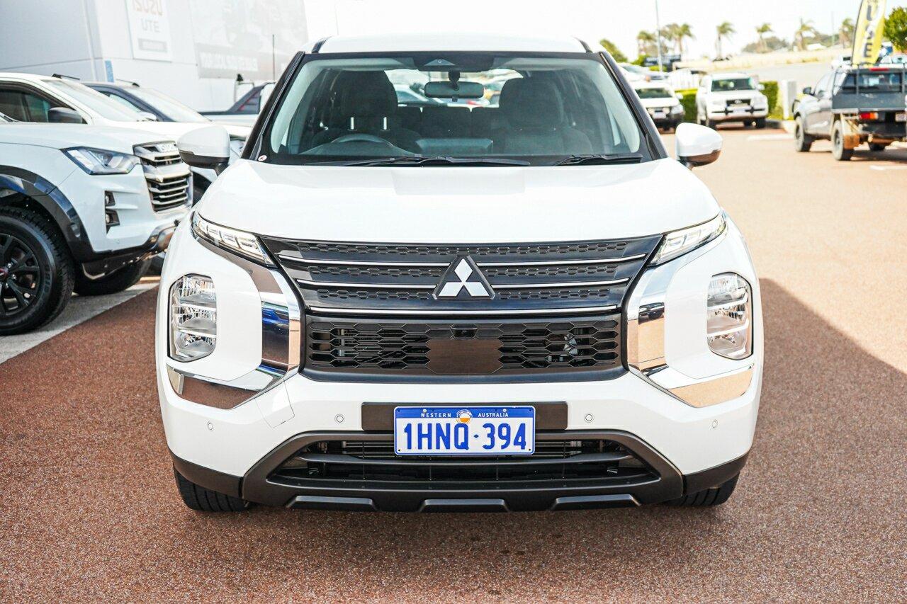 Mitsubishi Outlander image 2