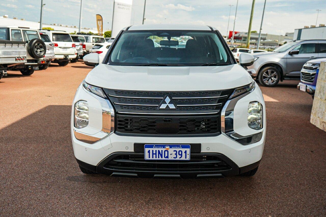 Mitsubishi Outlander image 2