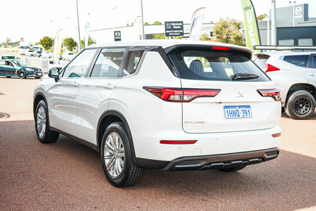 Mitsubishi Outlander image 4