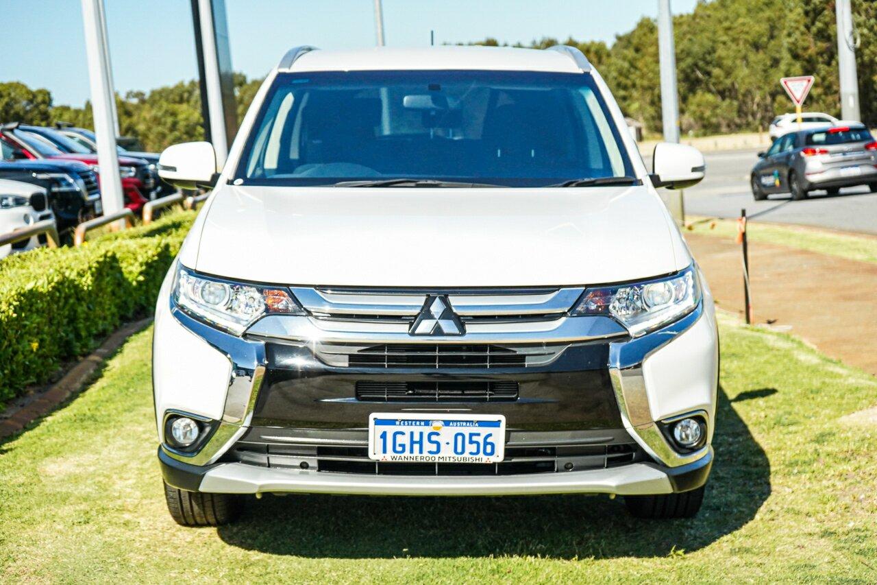 Mitsubishi Outlander image 3