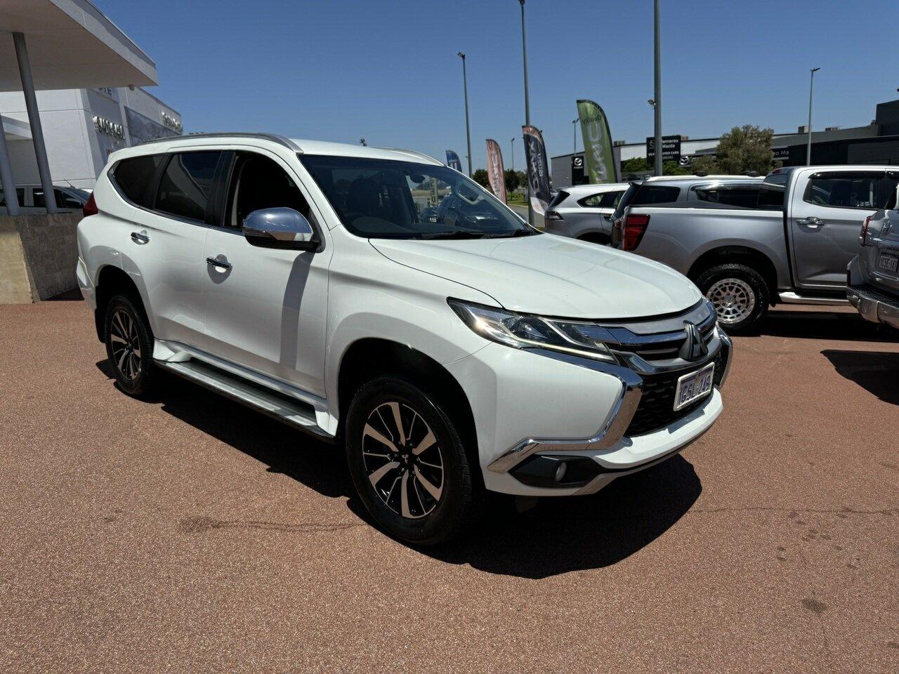 Mitsubishi Pajero Sport image 3