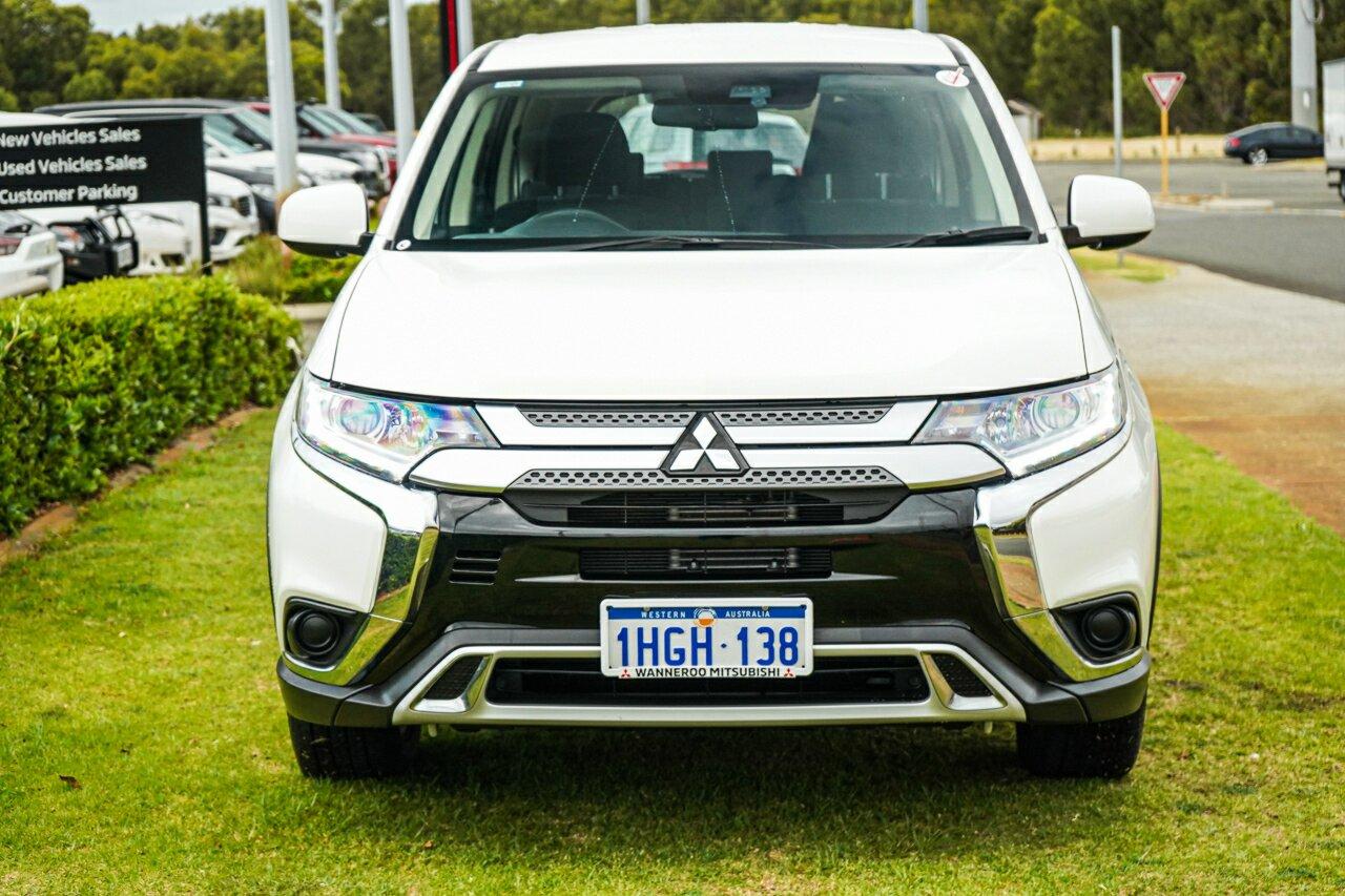 Mitsubishi Outlander image 2