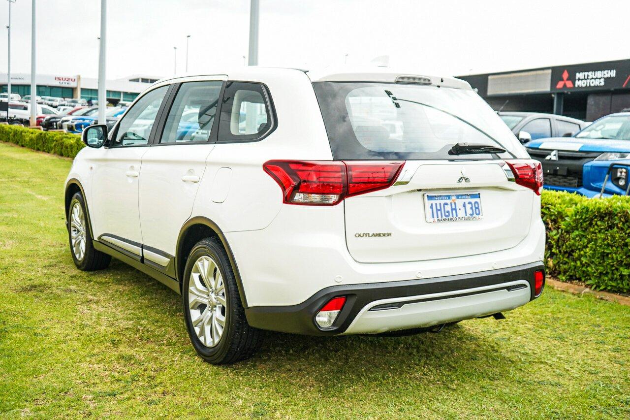 Mitsubishi Outlander image 4