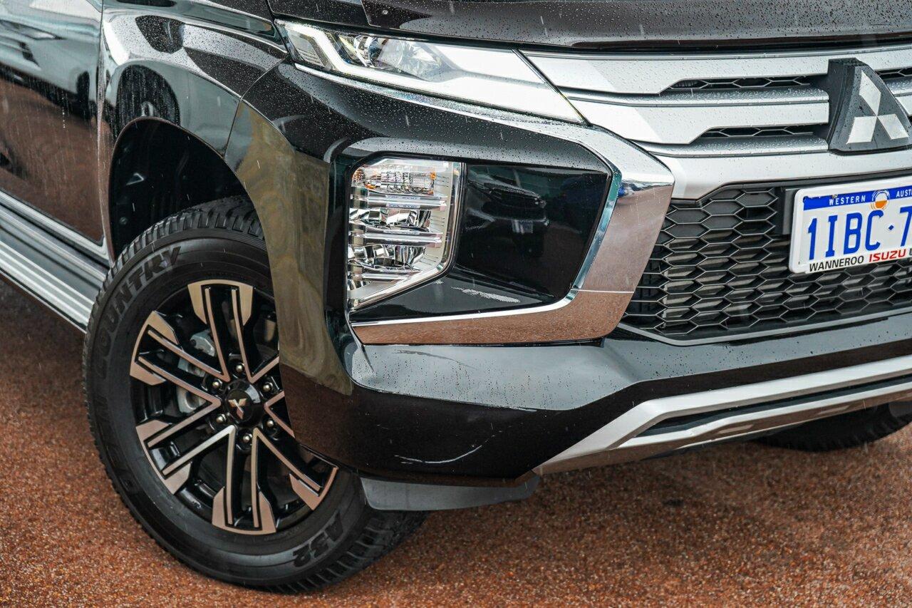 Mitsubishi Pajero Sport image 2