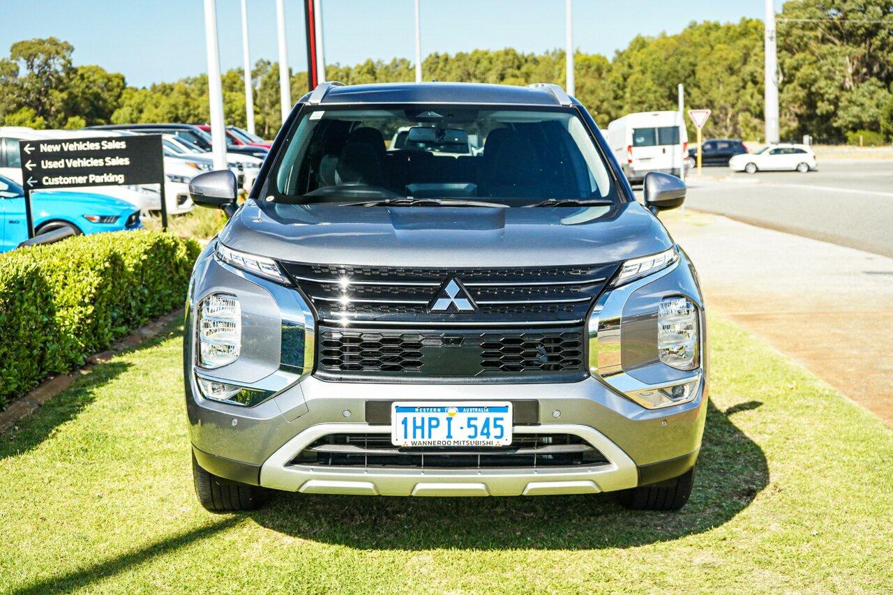 Mitsubishi Outlander image 2